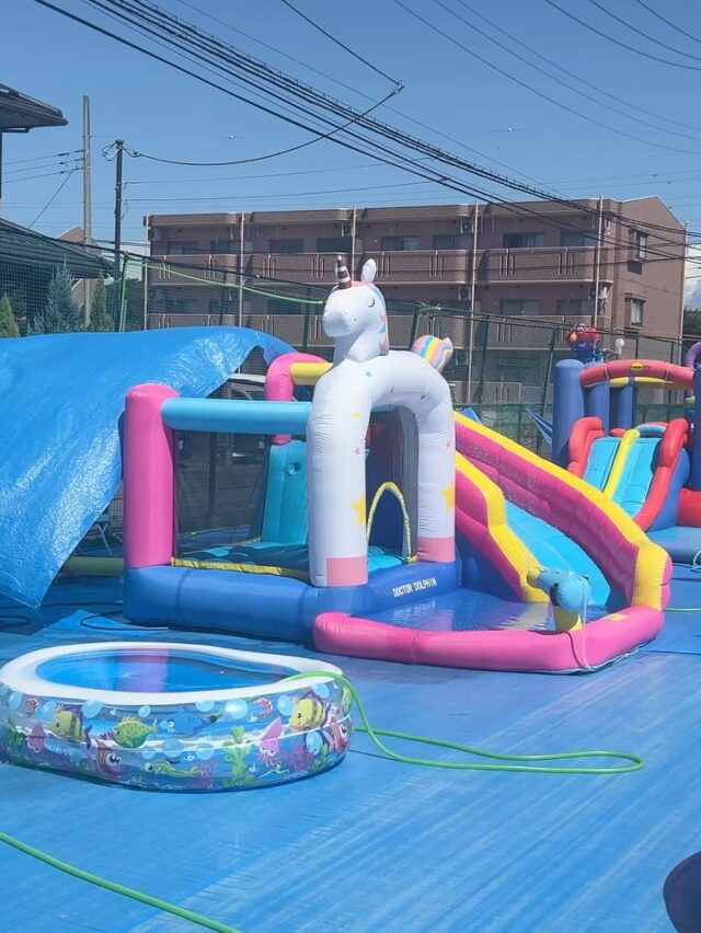 学童保育SESのお友達も朝からプール🌻

水風船で遊んだり、スライダーしたり、大きな遊具でたくさん遊びました✨
元気いっぱいの小学生　パワフルでした👏

最後はみんなでお片付け。お家でもお片付けしてね🤗

お昼はみんなでドライカレーをいただきました🍛
#学童保育#さくら学園SES#栃木市#サマーフェスティバル#夏休み#小学生#元気いっぱい