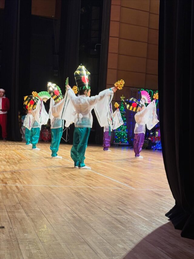 SEIダンスフェスティバル✨
舞台袖から📸

今日の晴れ舞台に向けて毎日一生懸命練習してきました。
お友達みーんな、上手にできました👏子ども達の演技に感動🥹

パパさん、ママさん、おじいちゃん、おばあちゃん今日は来てくれてありがとうございました😊

SEIのお友達、みーんなかっこよかったよ
感動をありがとう🥹
#さくら学園SEI#英語型保育園#認定子ども園 #栃木市#ダンスイベント