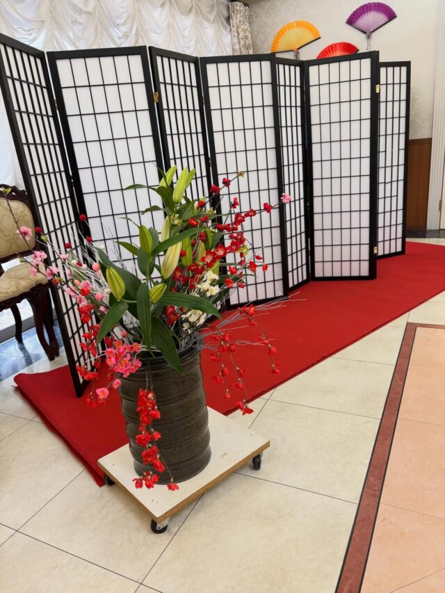 明けましておめでとうございます🎍
本日、3学期始業式を行いました。
SEI のお友達・SES学童のお友達一緒に、先生方のお話し聞いたり、お正月遊び(けん玉・羽子板・福笑い)をして遊びました✨

お正月明け元気なお友達の姿見れて嬉しかったな🧡

今年もさくら学園SEI・SESを宜しくお願いします🙇‍♀️
#さくら学園SEI#認定子ども園 #英語型保育園#栃木市#学童保育